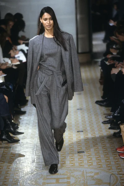 Look 16